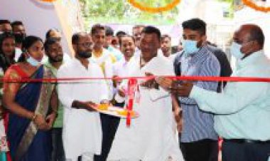 सम्पूर्ण हेल्थ क्लिनिक का उद्घाटन करते समय शारदा प्रसाद विधायक चकिया ने कहा -वर्तमान समय में स्वास्थ्य बहुत जरूरी है