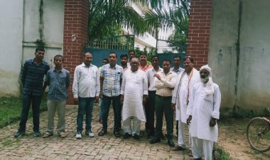 चंदवक जौनपुर/लोहिया नगर में चुनावी चर्चा पर जोरो से हुकांर , पाटी के कार्य करता