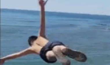 जौनपुर/युवक ने शास्त्री पुल से गोमती नदी में लगाया छलांग ,बच गई जान