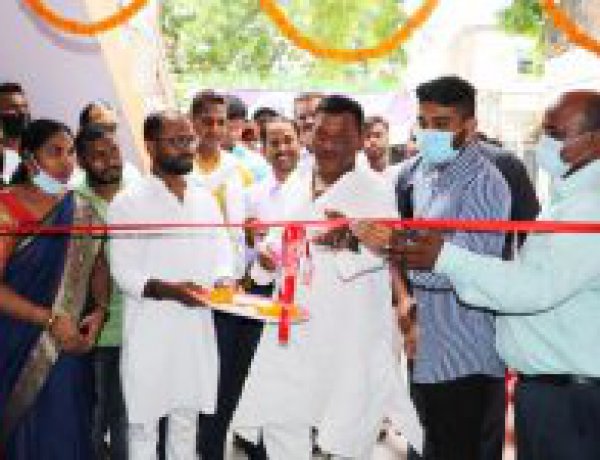 सम्पूर्ण हेल्थ क्लिनिक का उद्घाटन करते समय शारदा प्रसाद विधायक चकिया ने कहा -वर्तमान समय में स्वास्थ्य बहुत जरूरी है