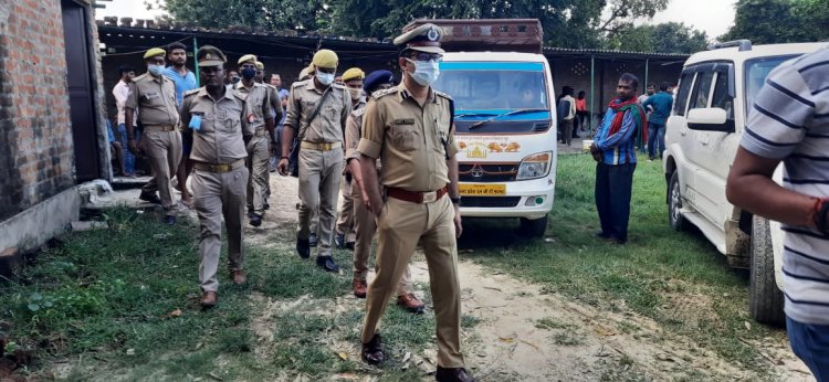 बेखौफ बदमाशो ने दिन दहाड़े धार दार हथियार से किए युवक की हत्या ,पुलिस छानबीन में जुटी