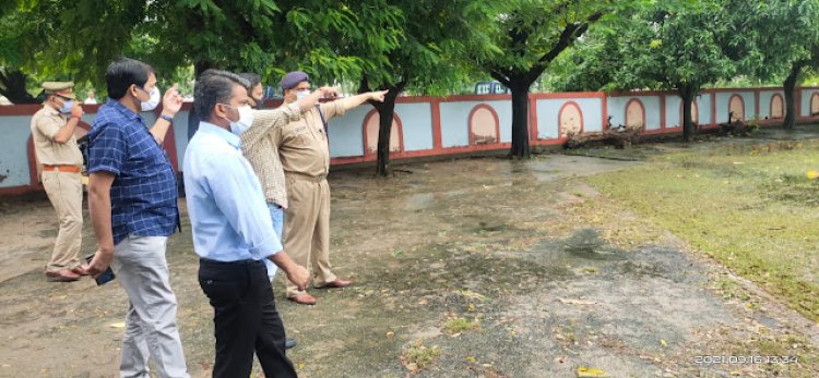मुख्यमंत्री के आगमन अस्थल पर डीएम,एसपी ने किया कार्यक्रम स्थल का निरीक्षण