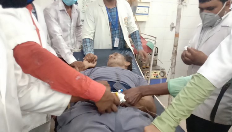 कर्मी ट्रेन दुर्घटना का हुआ शिकार, बाया पैर ट्रेन से कटा