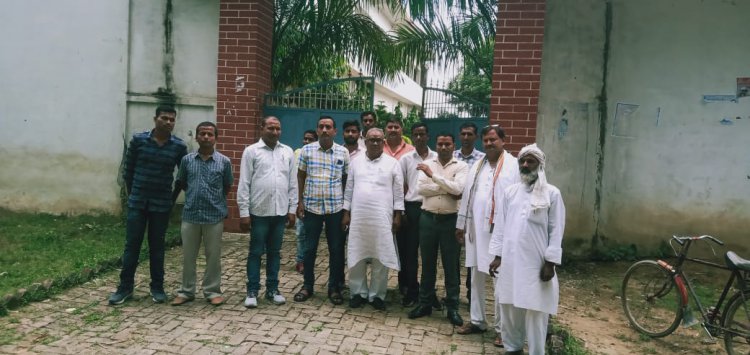 चंदवक जौनपुर/लोहिया नगर में चुनावी चर्चा पर जोरो से हुकांर , पाटी के कार्य करता