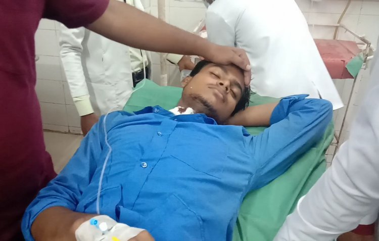 जौनपुर/मोटरसाइकिल से अपने घर लौट रहे पूर्वांचल विश्वविद्यालय. बी.सी. ए. द्वितीय वर्ष का छात्र सड़क दुर्घटना में हुआ घायल