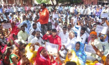 जौनपुर/भड़के सफाई कर्मचारी , किया जोरदार प्रदर्शन