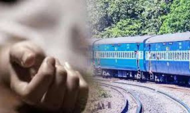 शौचालय के लिए जा रही महिला की ट्रेन की चपेट में आने से मौत