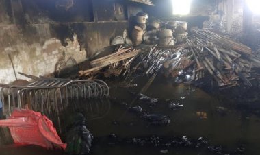 जौनपुर/टेंट हॉउस में लगी आग लाखो का सामान जलकर खाक