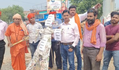 जौनपुर/कश्मीर में हुए हिन्दुओ की हत्या को लेकर बजरंग दल के कार्यकर्ताओ में भारी आक्रोश