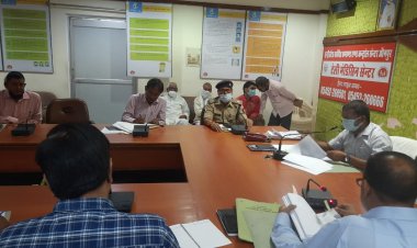 जौनपुर/ जिलाधिकारी मनीष कुमार वर्मा की अध्यक्षता में विधानसभा निर्वाचन चित्रों की निर्वाचन नामावलियों..., बैठक संपन्न