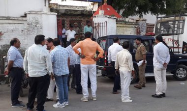 जौनपुर/ टीडी कालेज के छात्रों में मार पीट हुआ करता था लेकिन अब दो शिक्षको में ही मामूली बात को लेकर भिडंत