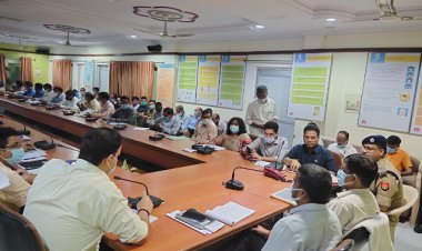 जिले के नोडल अधिकारी एवं चिकित्सा शिक्षा विभाग, उ०प्र० समीक्षा बैठक ,दी चेतावनी