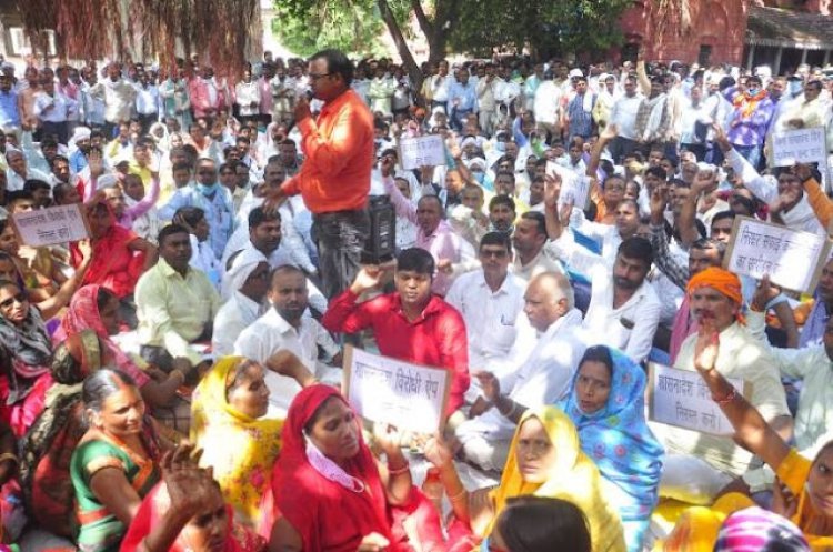 जौनपुर/भड़के सफाई कर्मचारी , किया जोरदार प्रदर्शन