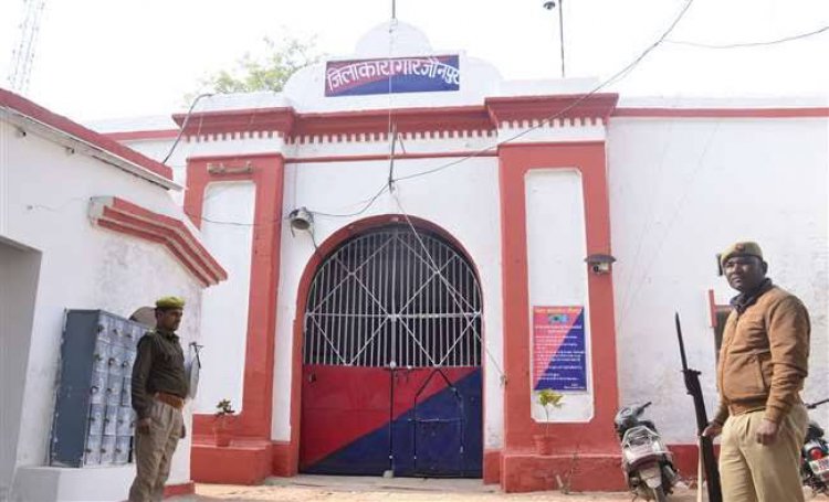 जौनपुर/ जौनपुर के प्रांगण में अखिल भारतीय कवि सम्मेलन का आयोजन किया ,कैदियों ने जेल प्रशासन का किया धन्यवाद