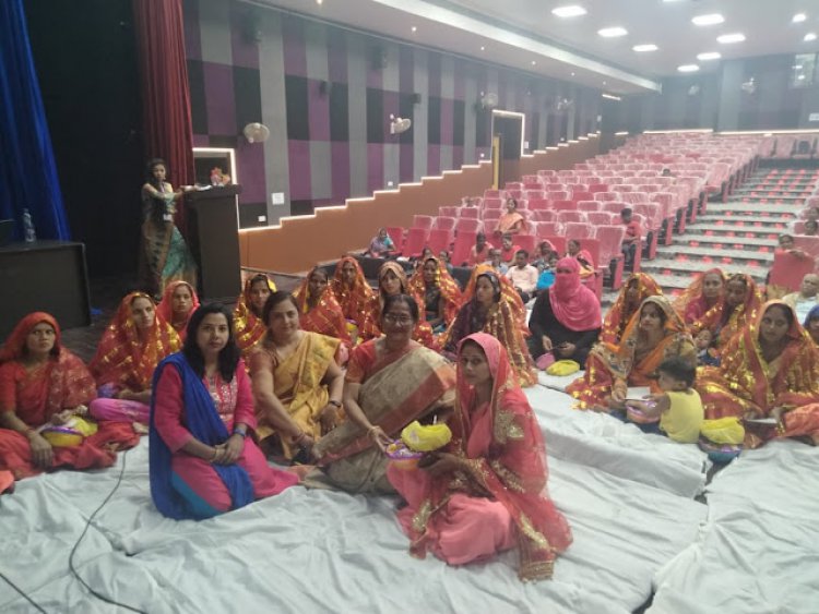 जौनपुर/ बेटी पैदा हो तो करे ढोल बजाकर स्वागत,गर्भवती महिलाओं की गोद भराई