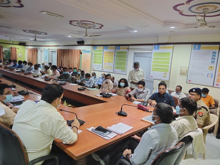 जिले के नोडल अधिकारी एवं चिकित्सा शिक्षा विभाग, उ०प्र० समीक्षा बैठक ,दी चेतावनी