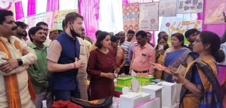 जौनपुर/ प्रतिनिधि मंडल पहुंचकर भारतीय शिक्षा पद्धति से हुए रूबरू