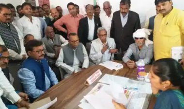 आक्रोशित अधिवक्ताओ ने एसडीएम का किया घेराव, सौपा ज्ञापन