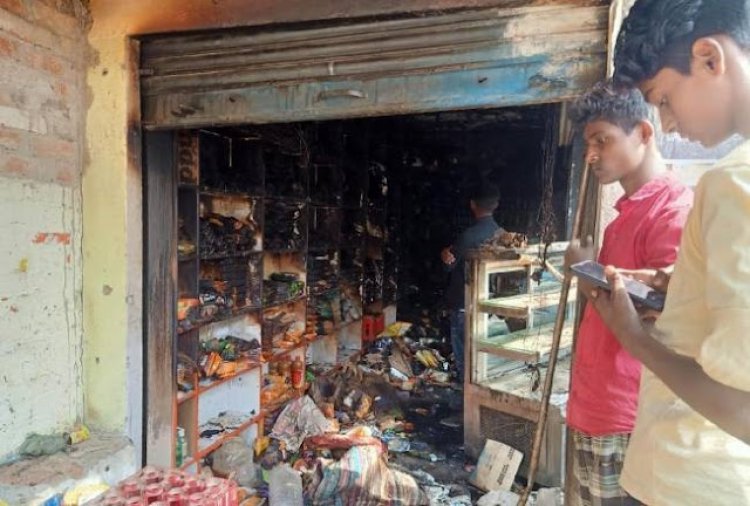 Jaunpur/ शार्ट सर्किट से आग लगने से लाखों का सामान जलकर हुआ खाक