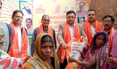 गरीब कल्याण योजना के अंतर्गत सरकार की तरफ से मुफ्त राशन वितरण