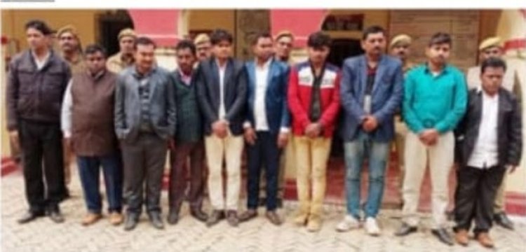 बारात में मार पीट के बाद समझाने गई पुलिस को बारातियों ने जमकर पीटा, आधा दर्जन कास्टेबल घायल