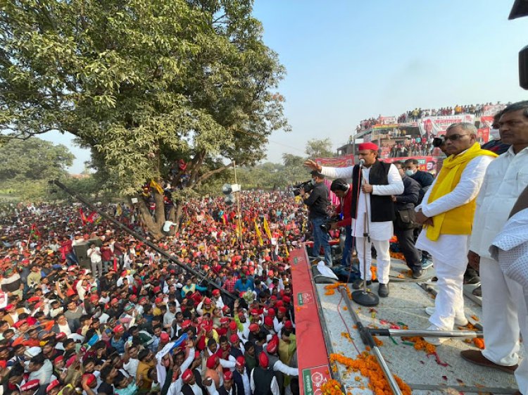 जफराबाद विधानसभा के धर्मापुर में   सभा को सम्बोधित करते राष्ट्रीय अध्यक्ष अखिलेश यादव