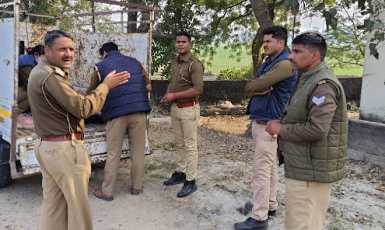 पेड़ में महिला का शव बंधा देख गांव में फैली सनसनी