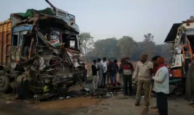 दो ट्रकों की आमने-सामने भिड़ंत में दो की हालत गंभीर.....