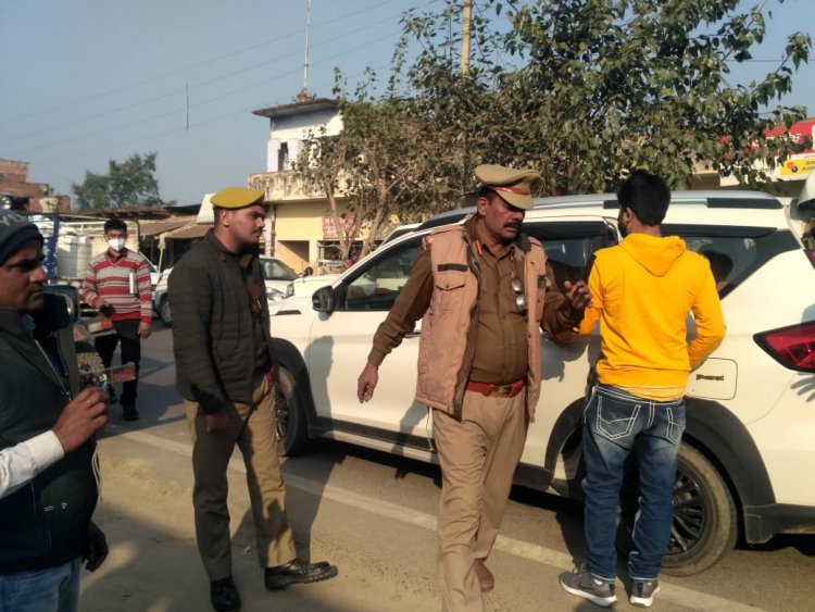 चंदवक थाना क्षेत्र के बजंरग नगर चौकी अंतरगत उडनदस्ता किया गया चेकिंग अभियान.