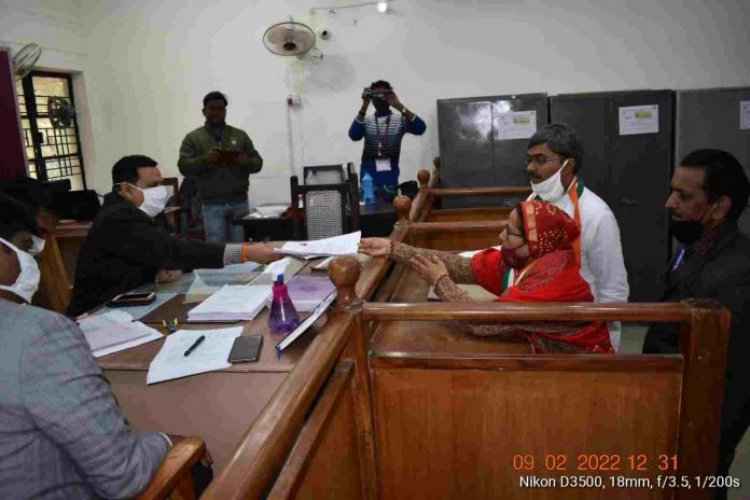 कांग्रेस प्रत्याशी डॉ रागिनी पाठक ने नामांकन किया