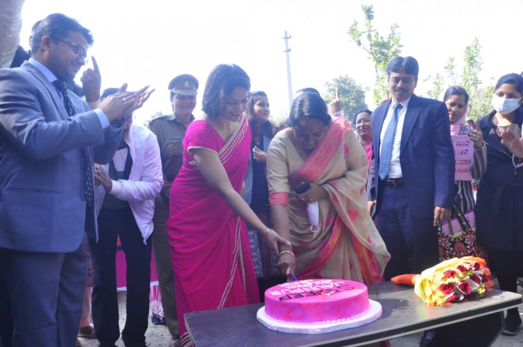 महिलाओं ने स्कूटी रैली निकालकर लोगो को किया जागरूक