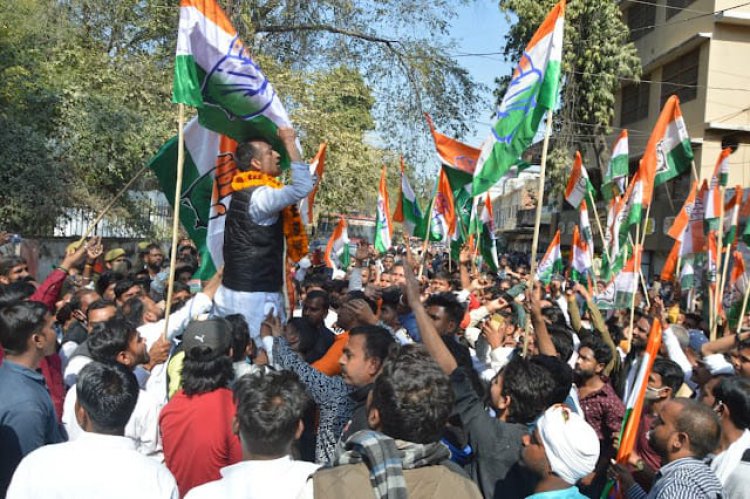 नदीम जावेद तथा उनके 300 समर्थकों पर मुकदमा दर्ज