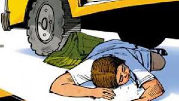 ट्रक की चपेट में आने से पूर्व प्रधान घायल