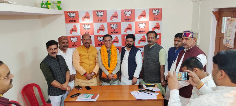 भाजपा जिला कार्यालय पर पूर्व मन्त्री सुभाष पाण्डेय का हुआ भव्य स्वागत