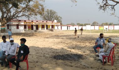 वोटर लिस्ट से नाम कटने पर मायूस लौट रहे हैं मतदाता.....