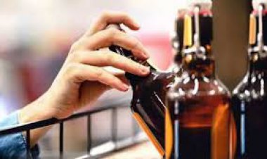 घनी आबादी व स्कूल के पास अंग्रेजी शराब की दुकान खोलने को लेकर ग्रामीणों में आक्रोश,