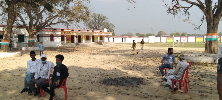 वोटर लिस्ट से नाम कटने पर मायूस लौट रहे हैं मतदाता.....