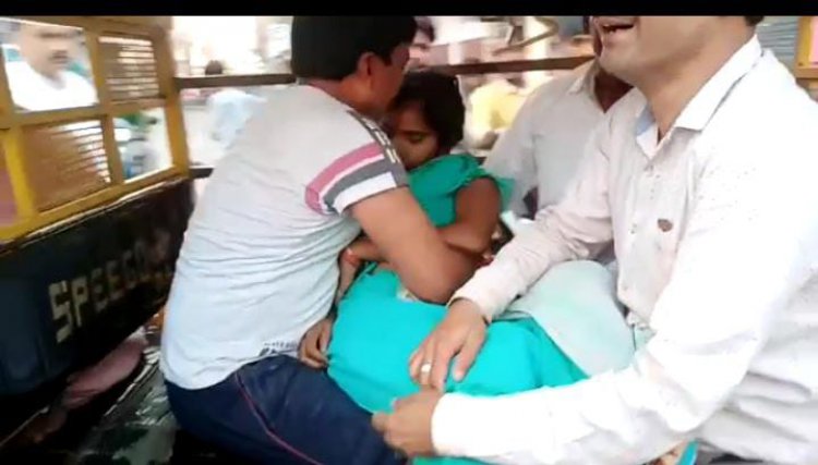 संदिग्ध परिस्थिति में महिला ने लगाई फांसी