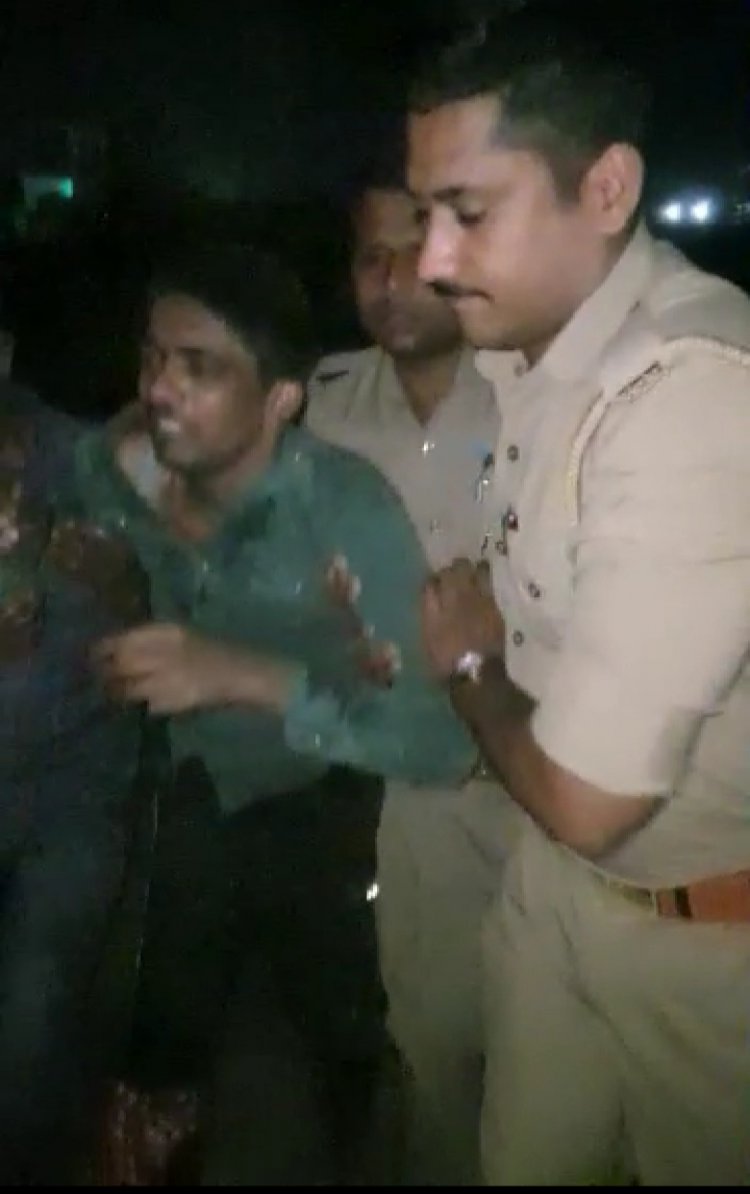 पुलिस मुठभेड़ में दो बदमाशों को पैर में लगी गोली