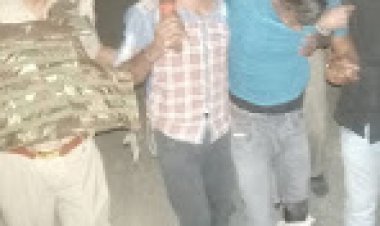 गोलीबारी में  अपराधी के पैर में लगी गोली ,हिरासत में