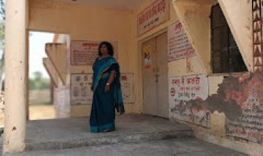 C.M.O के निरीक्षण के दौरान दिखा बड़ी लापरवाही,पीएचसी गद्दोपुर का ताला मिला बंद