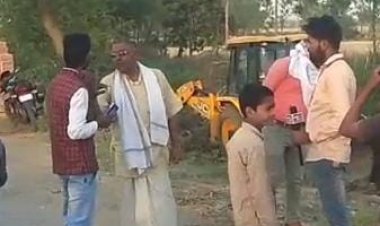 गेंहू के खेत में शार्टसर्किट से लगी आग किशानो ने  पावर हाउस का किया घेराव