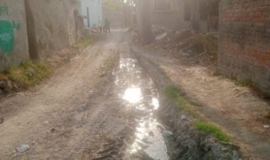 पानी की निकासी न होने पर लोगो ने जताया आक्रोश