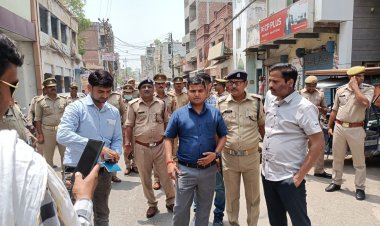 डीएम एसपी ने किया पैदल मार्च,पहले अपील, फिर दिया शख्त निर्देश