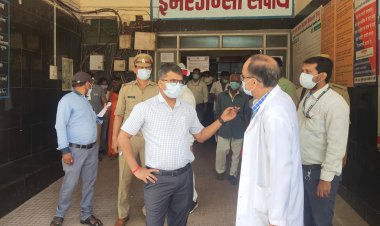 जौनपुर जिला अधिकारी ने किया जिला अस्पताल का किया दौरा, सुविधाओं का लिया जायजा