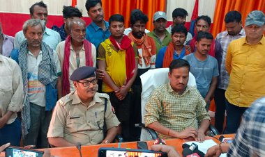 कबाड़ी के दुकान में पुलिस का छापा , लगभग 9 करोड़ का सामान हुआ बरामद