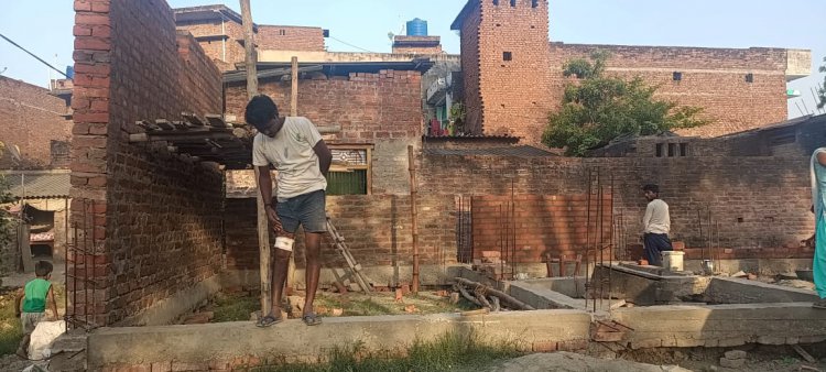 एसडीएम शाहगंज के  मिलीभगत से हो रहा अवैघ निर्माण