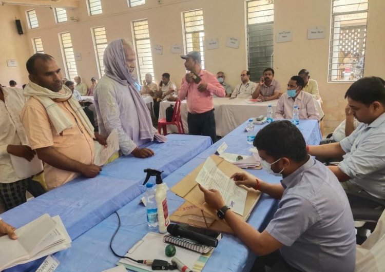 समाधान दिवस पर जिलाधिकारी ने दिए सख्त निर्देश..