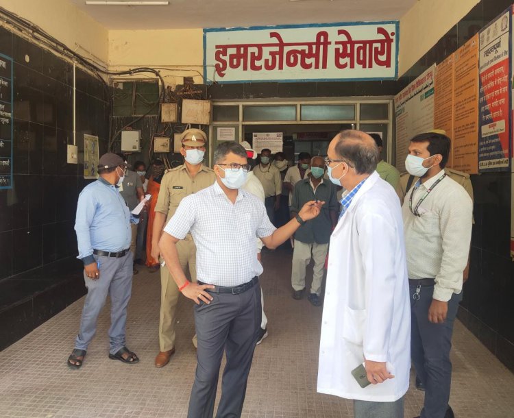 जौनपुर जिला अधिकारी ने किया जिला अस्पताल का किया दौरा, सुविधाओं का लिया जायजा