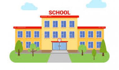 स्कूल को बनाया बिजनेस का अड्डा, आधार कार्ड के नाम पर वसूला जा रहा पैसा